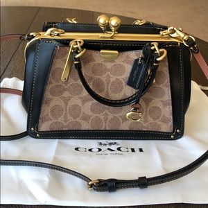 🔥 Sold🔥 Coach Kisslock Dreamer 21